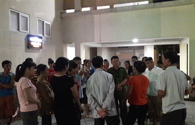Bệnh nhân 86 tuổi tử vong, người nhà vây kín bệnh viện trong đêm - ảnh 2