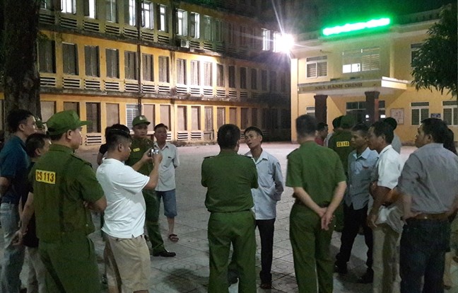Bệnh nhân 86 tuổi tử vong, người nhà vây kín bệnh viện trong đêm - ảnh 1