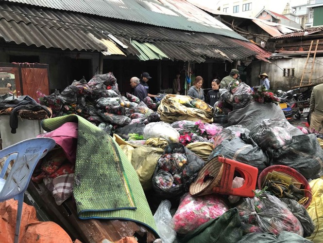 Bộ Công an phối hợp điều tra vụ cháy kho hàng 2000m2 tại chợ Vinh - ảnh 1