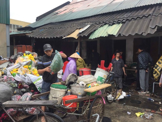 Bộ Công an phối hợp điều tra vụ cháy kho hàng 2000m2 tại chợ Vinh - ảnh 4
