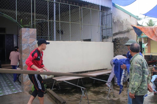 Gia đình Văn Đức, Công Phượng mở tiệc xem chung kết lượt đi - ảnh 2