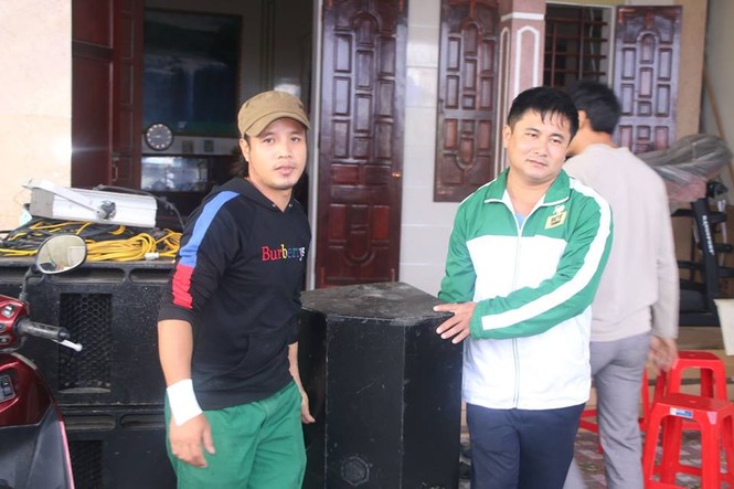 Gia đình Văn Đức, Công Phượng mở tiệc xem chung kết lượt đi - ảnh 4