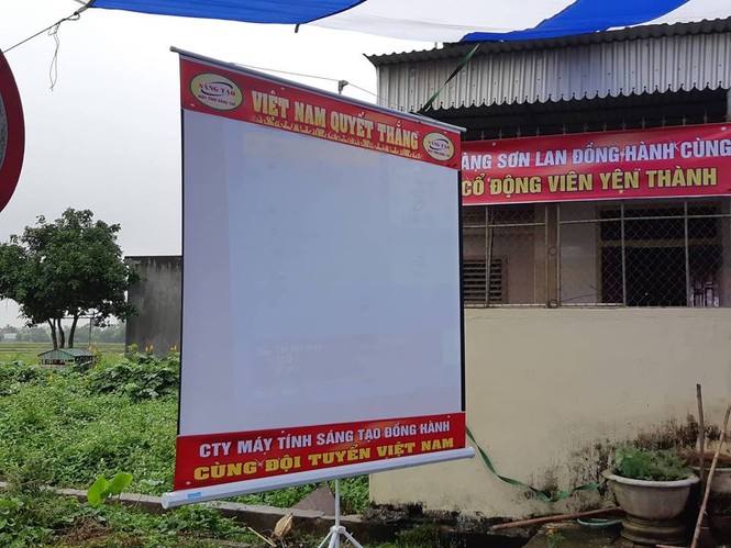 Gia đình Văn Đức, Công Phượng mở tiệc xem chung kết lượt đi - ảnh 9
