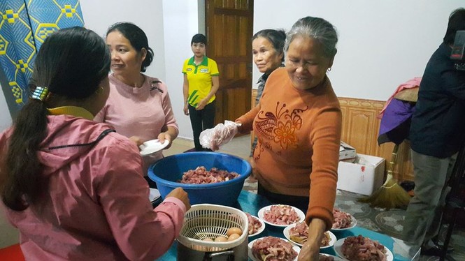 Gia đình Văn Đức, Công Phượng mở tiệc xem chung kết lượt đi - ảnh 11