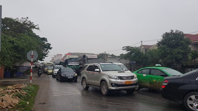 Xe khách đâm văng xe Camry hàng chục mét trên quốc lộ - ảnh 5