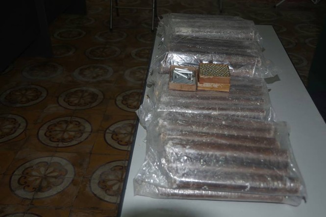 Bắt hai đối tượng vận chuyển 2,5 yến thuốc nổ đi tiêu thụ - ảnh 1