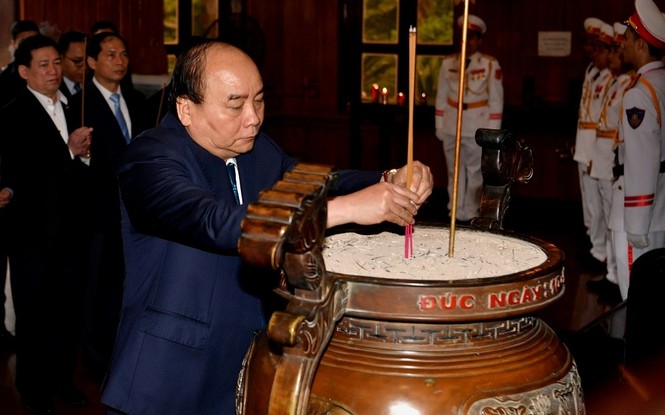 Thủ tướng Chính phủ dâng hoa, dâng hương tại Khu di tích Kim Liên - ảnh 2