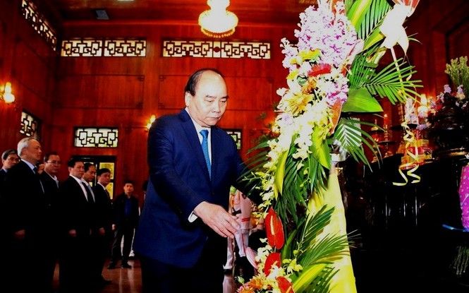 Thủ tướng Chính phủ dâng hoa, dâng hương tại Khu di tích Kim Liên - ảnh 1