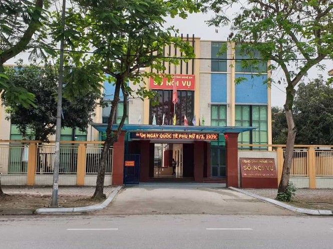 Ký quyết định tiếp nhận công chức khi có thông báo nghỉ hưu: Giám đốc Sở Nội vụ Nghệ An lên tiếng - ảnh 1