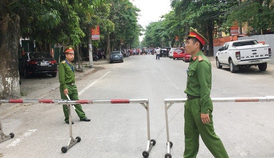 Phụ huynh nháo nhác đón trẻ khi trường mầm non bị cháy - ảnh 2