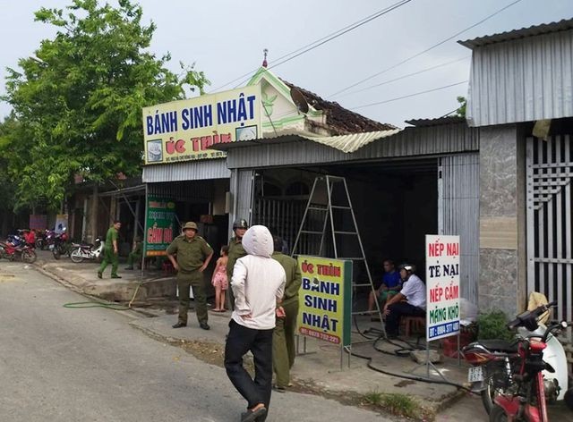 Người đàn ông đâm vợ trọng thương, đối đầu xe ô tô “tình địch” - ảnh 1