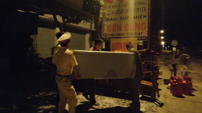Hàng trăm người dân Hà Tĩnh hối hả dọn đồ “trốn lửa” trong đêm - ảnh 5