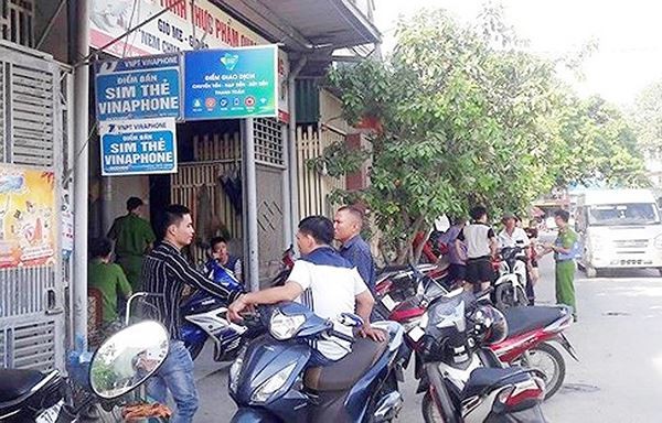 Mâu thuẫn tình cảm, người đàn ông tưới xăng đốt nhà khiến 5 người nhập viện - ảnh 1