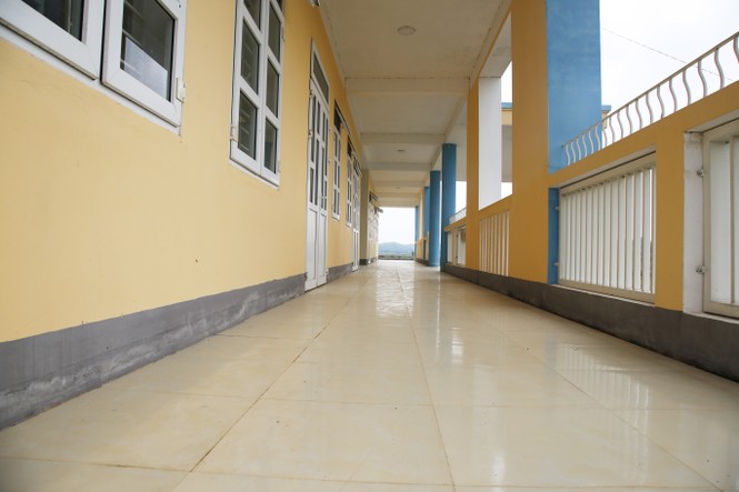 Trường học tiền tỷ xây xong bỏ hoang giữa cánh đồng - ảnh 3