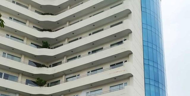 Phó phòng kế toán trường đại học rơi từ tầng 8 tử vong - ảnh 1