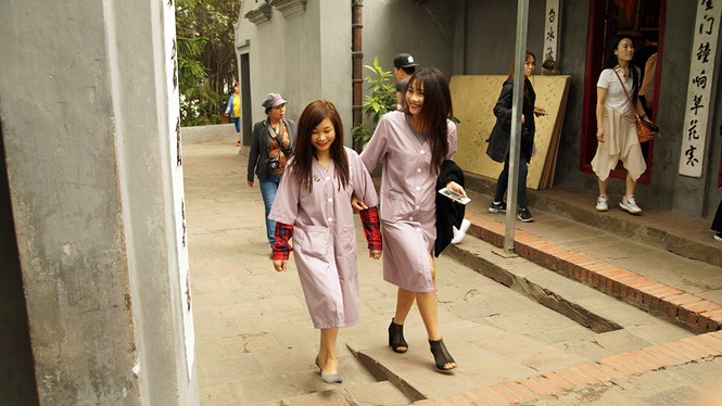 Mặc hở hang sẽ không được vào thăm di tích Hà Nội - ảnh 4
