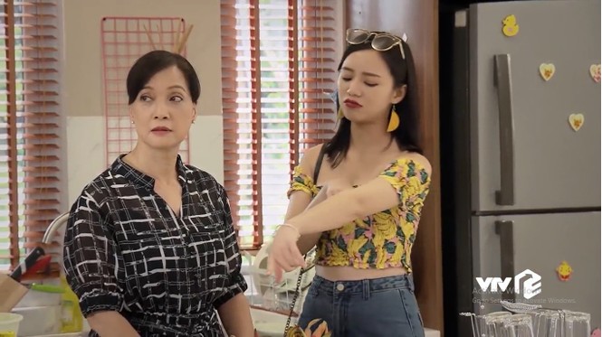 Gái quê Đào 'Quỳnh búp bê' lột xác sexy trong 'Mẹ ơi bố đâu rồi' - ảnh 1