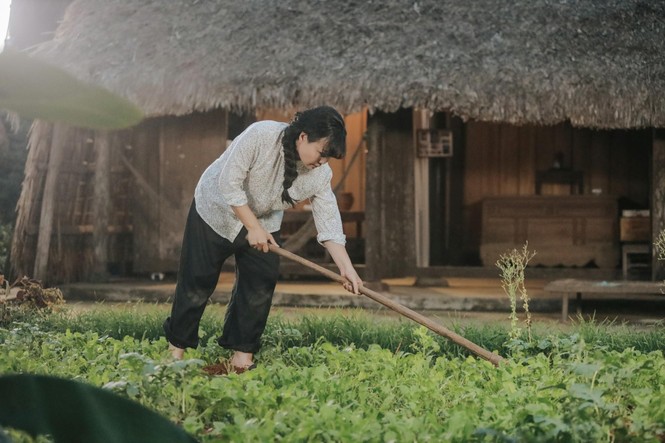 NSƯT Tố Nga dành cả tháng trồng rau để quay MV khủng về chiến tranh - ảnh 1