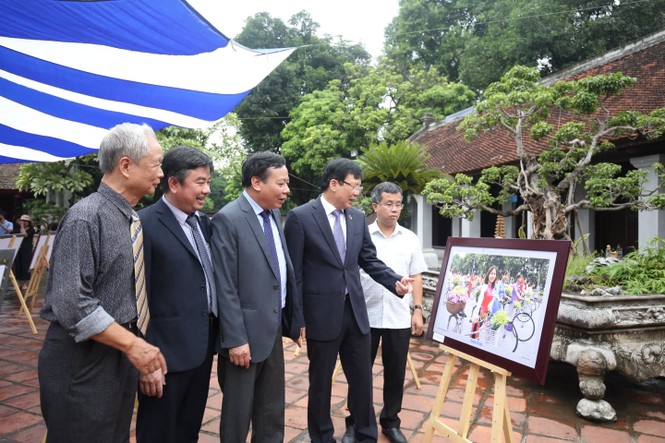 Đến Văn Miếu xem khoảnh khắc đẹp ‘Hà Nội trong tôi’ - ảnh 2