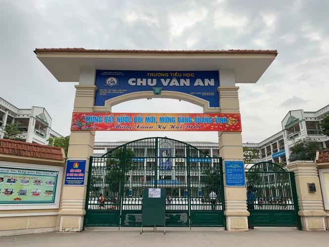 Gà bốc mùi 'tuồn' vào trường học: Phụ huynh hãi đón con về không cho ăn bán trú - ảnh 2