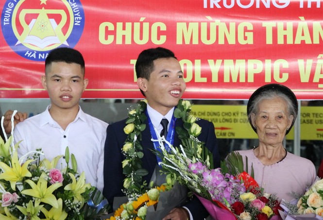 Đoàn Olympic Vật lí quốc tế trở về với thành tích tốt nhất trong lịch sử - ảnh 2