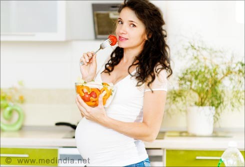 Bà bầu thiếu, thừa canxi đều gây hại cho thai nhi - ảnh 1