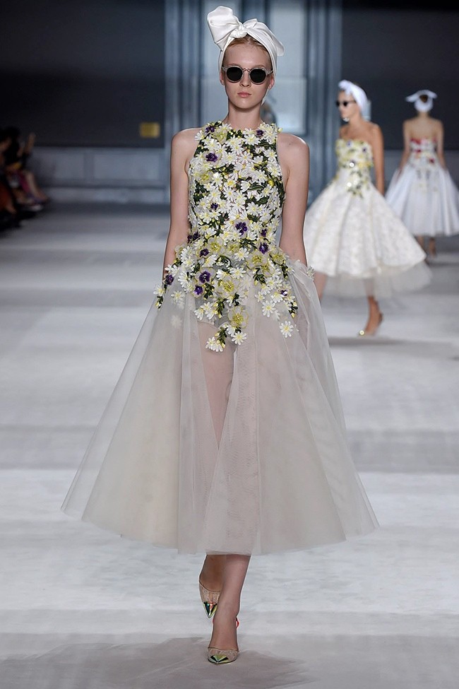 Những nàng thơ yêu kiều của Giambattista Valli - ảnh 1