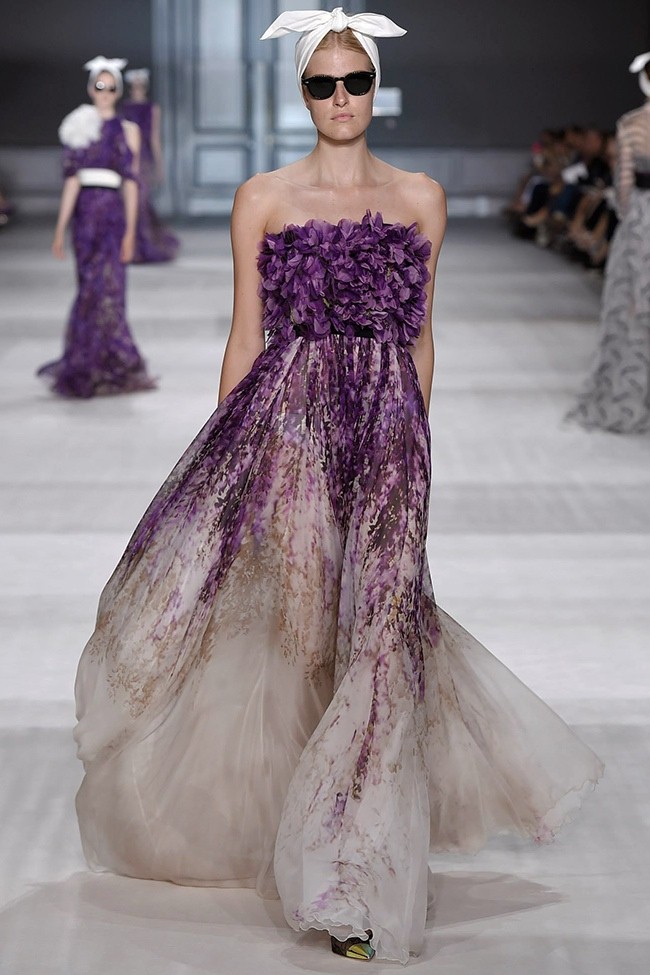 Những nàng thơ yêu kiều của Giambattista Valli - ảnh 17