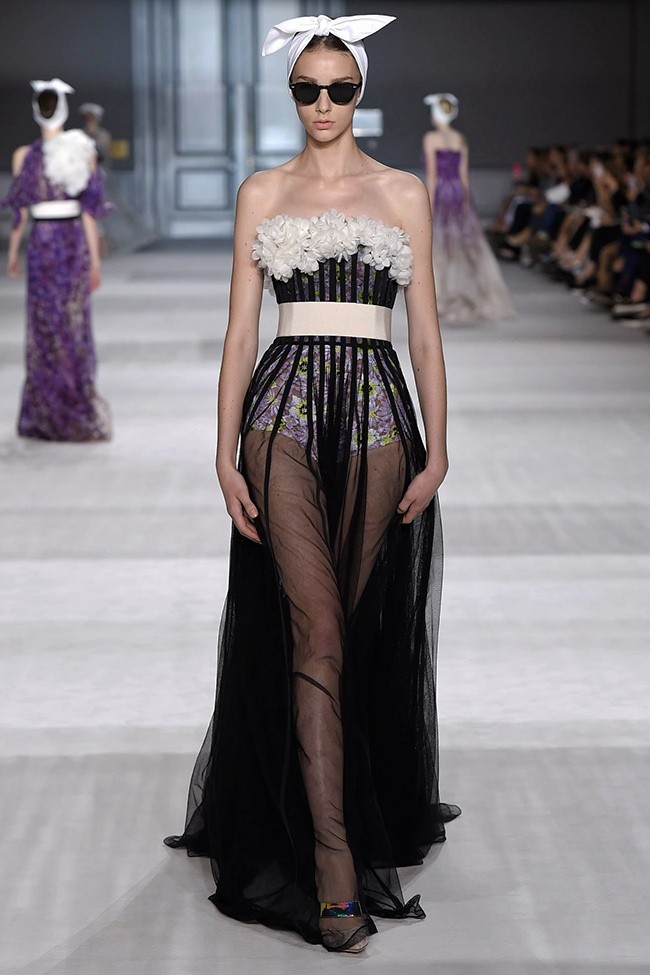 Những nàng thơ yêu kiều của Giambattista Valli - ảnh 18
