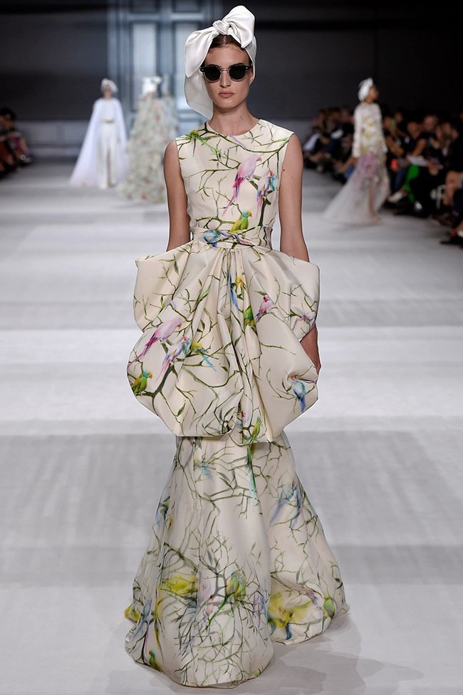 Những nàng thơ yêu kiều của Giambattista Valli - ảnh 24