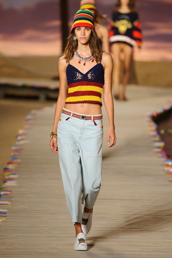 Gigi Hadid gợi cảm với bikini dây Tommy Hilfiger xuân hè 2016 - ảnh 13
