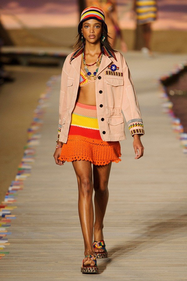 Gigi Hadid gợi cảm với bikini dây Tommy Hilfiger xuân hè 2016 - ảnh 16