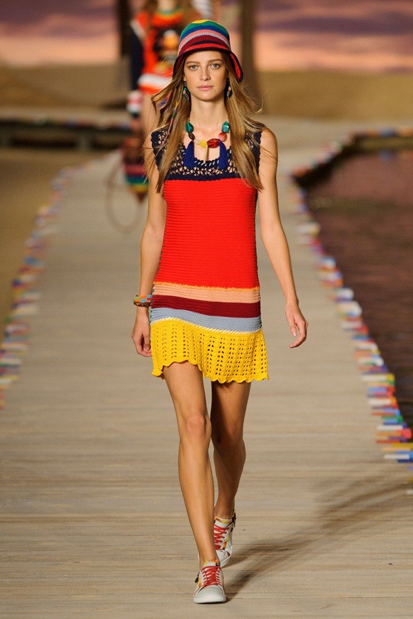 Gigi Hadid gợi cảm với bikini dây Tommy Hilfiger xuân hè 2016 - ảnh 20