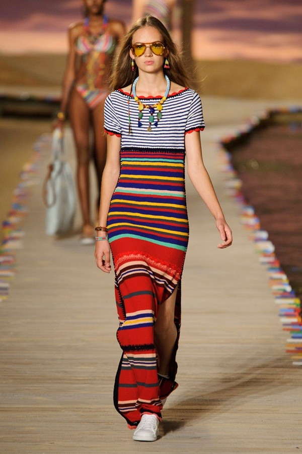 Gigi Hadid gợi cảm với bikini dây Tommy Hilfiger xuân hè 2016 - ảnh 30
