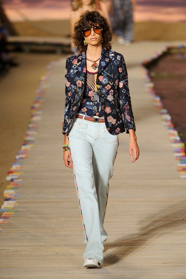 Gigi Hadid gợi cảm với bikini dây Tommy Hilfiger xuân hè 2016 - ảnh 33