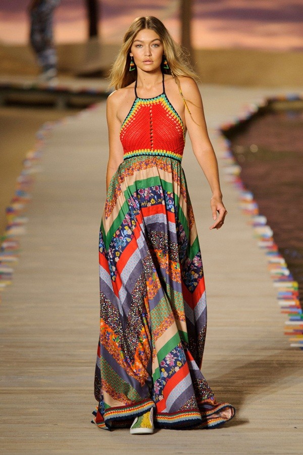 Gigi Hadid gợi cảm với bikini dây Tommy Hilfiger xuân hè 2016 - ảnh 34