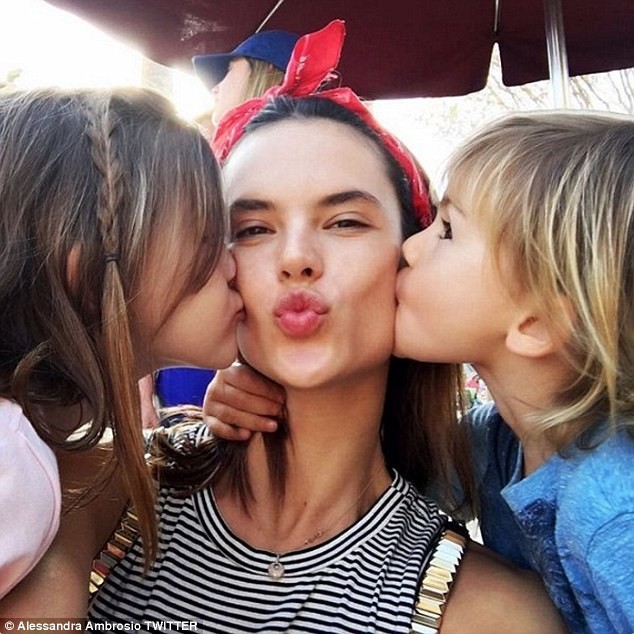 Alessandra Ambrosio táo bạo phô diễn dáng vóc - ảnh 8