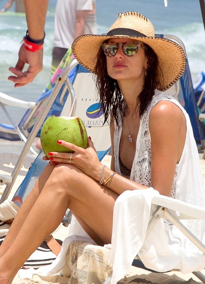 Alessandra Ambrosio táo bạo phô diễn dáng vóc - ảnh 7