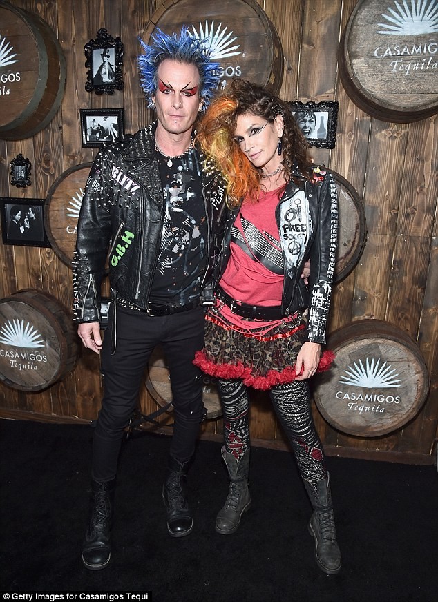 siêu mẫu,người mẫu,người đẹp,trang phục,váy,lễ hội,Halloween, Alessandra Ambrosio,chân dài, Cindy Crawford, thiên thần nội y, mỹ nhân xứ Samba, Rande Gerber, Playboy, Halloween, Joanna Krupa, Emmanuelle Chriqui, Jenna Dewan Tatum - ảnh 5