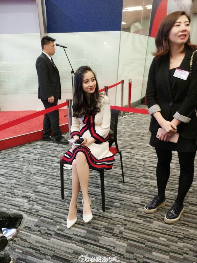 Angelababy tươi tắn rạng ngời, khoe bụng bầu 7 tháng - ảnh 7