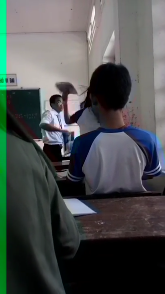 Thầy giáo và nữ sinh đánh nhau trong lớp học đều rất ăn năn - ảnh 1
