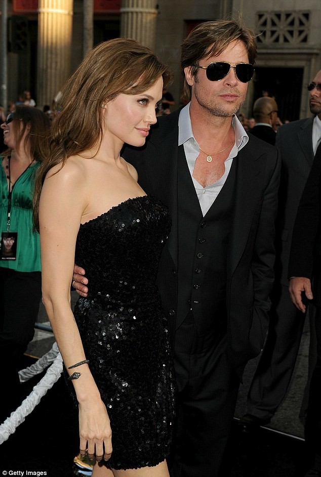 phim,đạo diễn,bộ phim,nữ diễn viên,xuất hiện,cuộc sống,Angelina Jolie,Brad Pitt, Maddox, First They Killed My Father, trại trẻ mồ côi - ảnh 3