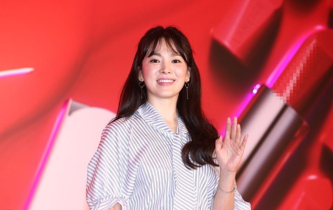 Song Hye Kyo xinh như búp bê tại Đài Loan - ảnh 1