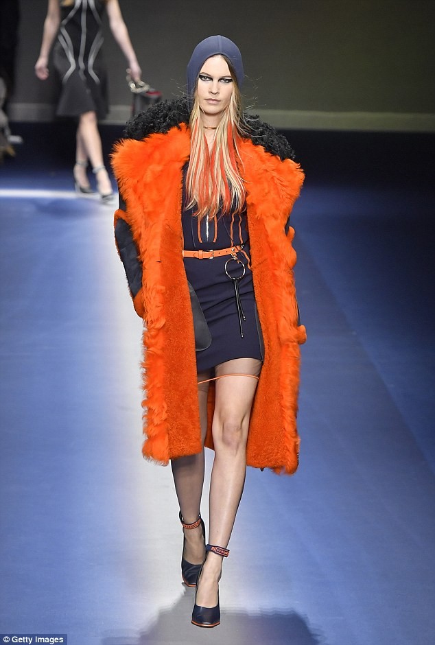 Dàn ‘chân dài’ cuốn hút ấn tượng trong show Versace - ảnh 12