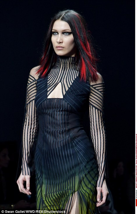 Dàn ‘chân dài’ cuốn hút ấn tượng trong show Versace - ảnh 8