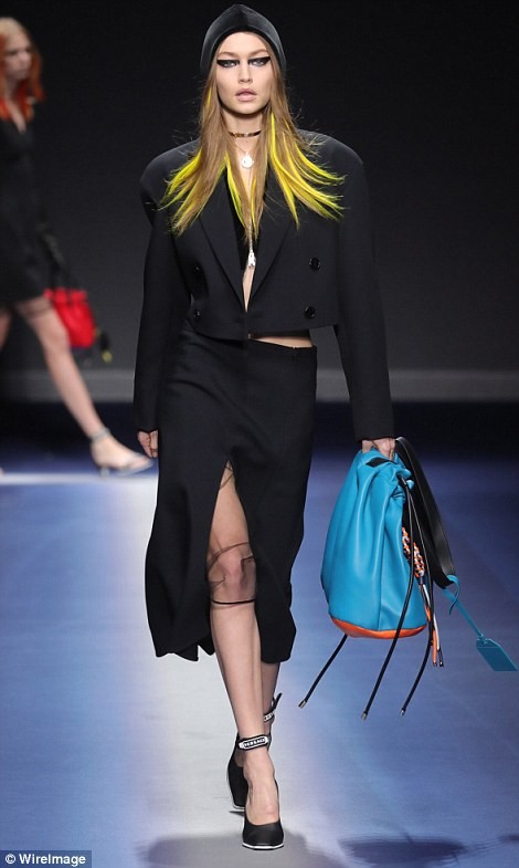 Dàn ‘chân dài’ cuốn hút ấn tượng trong show Versace - ảnh 4