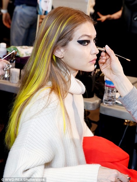 Dàn ‘chân dài’ cuốn hút ấn tượng trong show Versace - ảnh 10