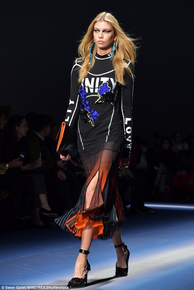 Dàn ‘chân dài’ cuốn hút ấn tượng trong show Versace - ảnh 11