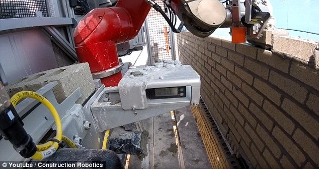 Rô-bốt lát gạch xây tường nhanh gấp 6 lần con người - ảnh 1