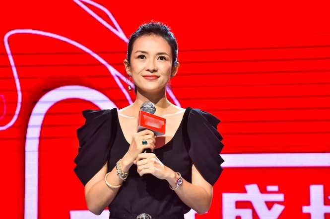 Chương Tử Di tươi như hoa, Phạm Băng Băng diện quần rách tả tơi - ảnh 1